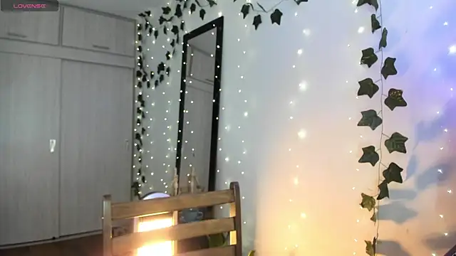 Sarah Castillo  online show from 02.17.25
