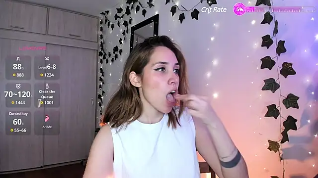 Sarah Castillo  online show from 03.04.25