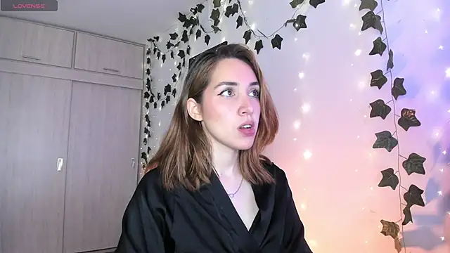 Sarah Castillo  online show from 03.07.25