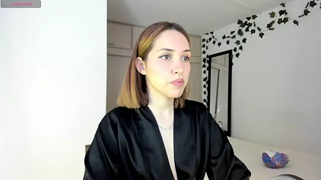 Sarah Castillo  online show from 03.19.25
