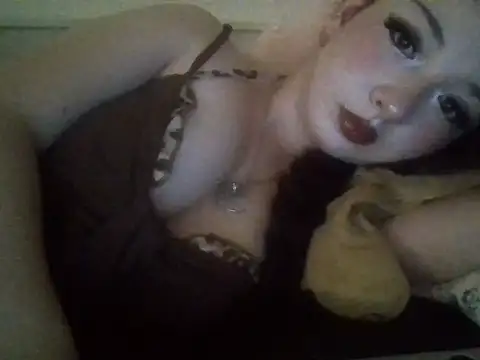 Snapshot of Cerisee04 chatting on 10.12.25 Cerisee04 online show from 10.12.25