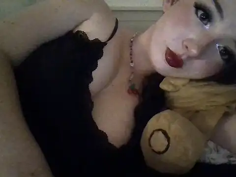 Snapshot of Cerisee04 chatting on 10.16.25 Cerisee04 online show from 10.16.25