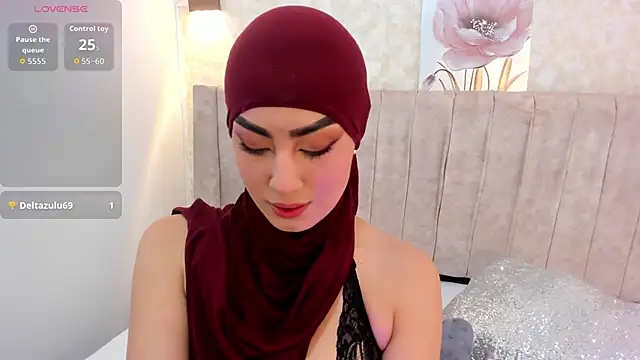 Snapshot of fatimarab chatting on 10.28.25 fatimarab online show from 10.28.25