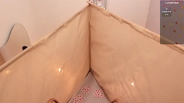 Ariella Ruiz online show from 03.06.25