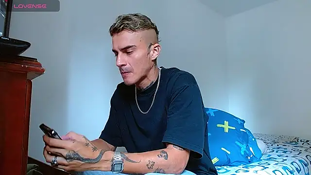 bray hotboy777 online show from 10.25.25