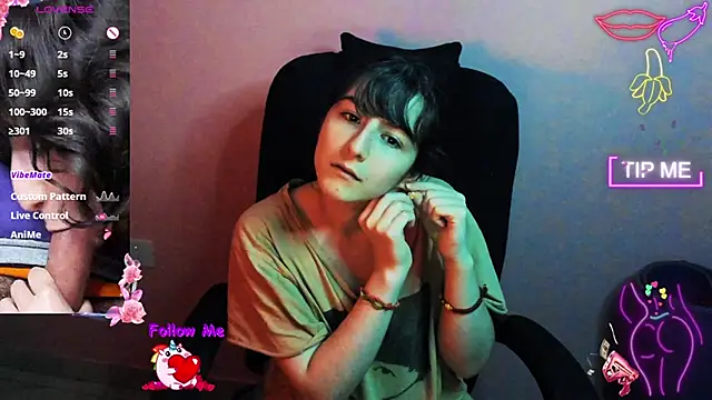Snapshot of AddictCouple chatting on 01.26.25 AddictCouple online show from 01.26.25