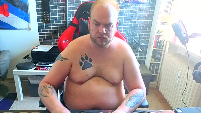 Snapshot of PupW0lfy chatting on 04.23.26 PupW0lfy online show from 04.23.26