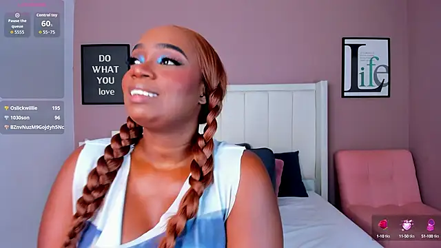 Britanymooree online show from 09.26.25