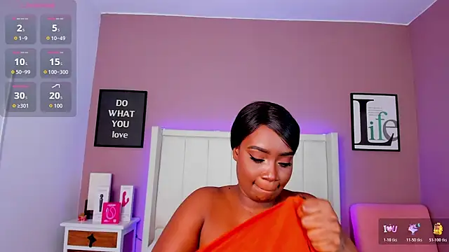 Snapshot of Britanymooree chatting on 10.30.25 Britanymooree online show from 10.30.25