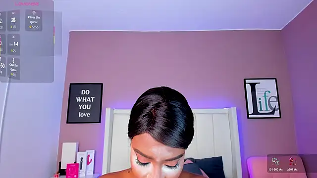 Snapshot of Britanymooree chatting on 11.08.25 Britanymooree online show from 11.08.25