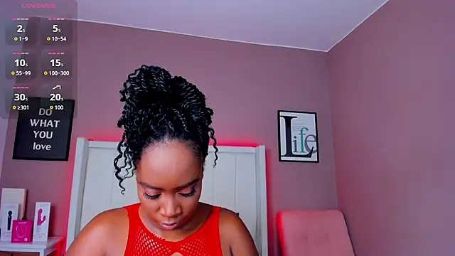 Snapshot of Britanymooree chatting on 12.15.25 Britanymooree online show from 12.15.25