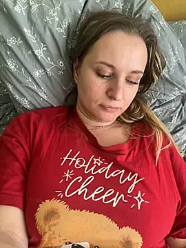 Snapshot of OlgaBuzzz chatting on 03.10.25 OlgaBuzzz online show from 03.10.25