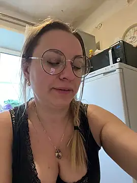 Snapshot of OlgaBuzzz chatting on 03.20.25 OlgaBuzzz online show from 03.20.25