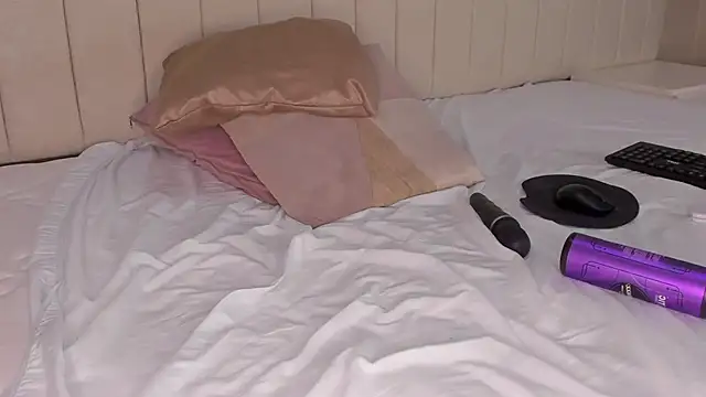 Littleolivia  online show from 03.01.25