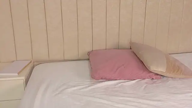 Littleolivia  online show from 03.18.25