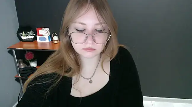lady minx online show from 01.15.25