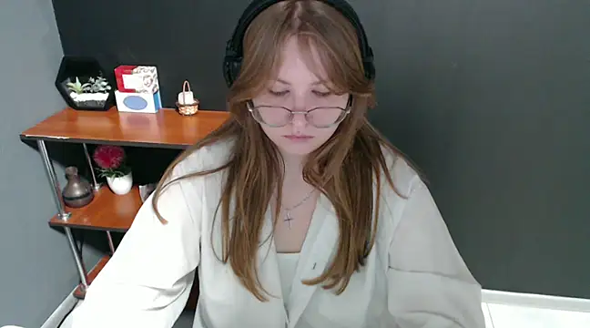 lady minx online show from 01.27.25