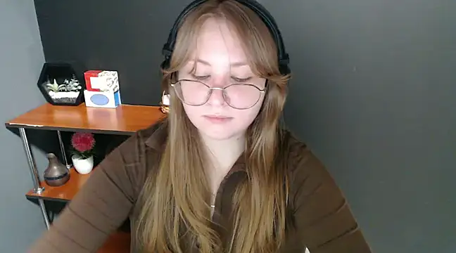 lady minx online show from 01.28.25