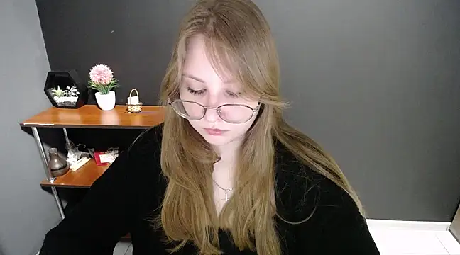 lady minx online show from 03.17.25