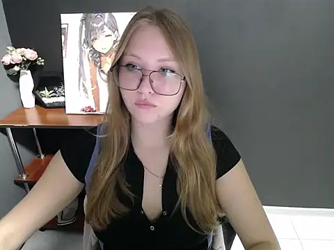 Snapshot of lady_minx chatting on 09.17.25 lady minx online show from 09.17.25