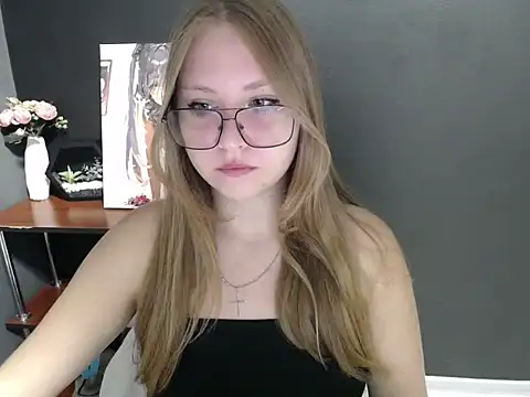 Snapshot of lady_minx chatting on 09.18.25 lady minx online show from 09.18.25