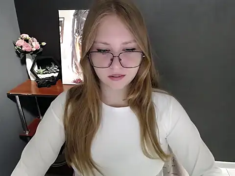 Snapshot of lady_minx chatting on 10.02.25 lady minx online show from 10.02.25