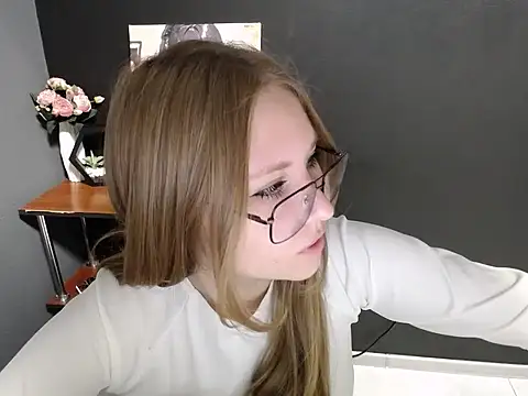 Snapshot of lady_minx chatting on 10.06.25 lady minx online show from 10.06.25