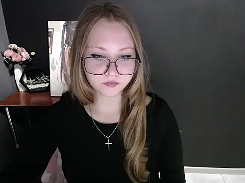 Snapshot of lady_minx chatting on 10.07.25 lady minx online show from 10.07.25