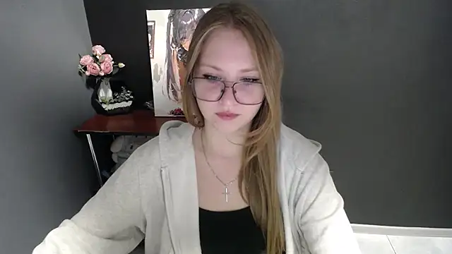 Snapshot of lady_minx chatting on 10.20.25 lady minx online show from 10.20.25