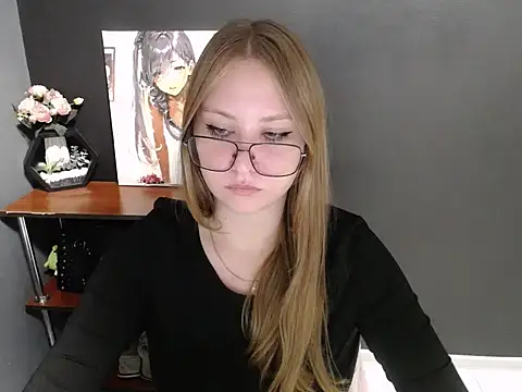 Snapshot of lady_minx chatting on 10.27.25 lady minx online show from 10.27.25