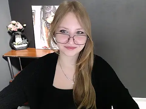 Snapshot of lady_minx chatting on 10.28.25 lady minx online show from 10.28.25