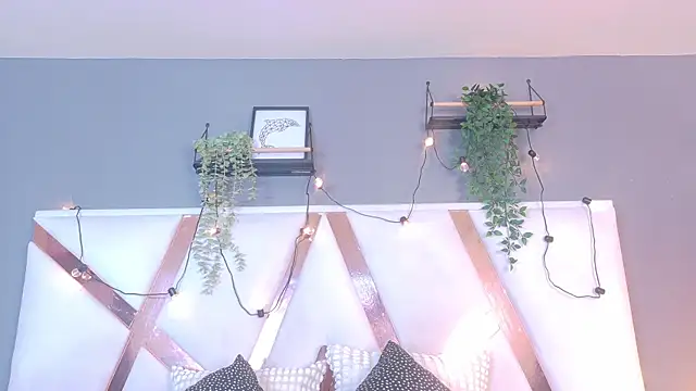 AmbarHills 1 online show from 12.18.25