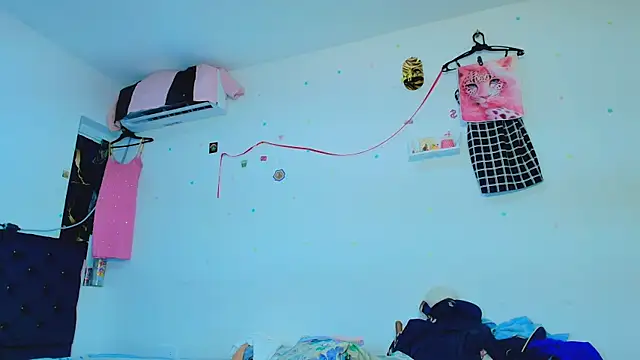 mia foxts online show from 07.30.26