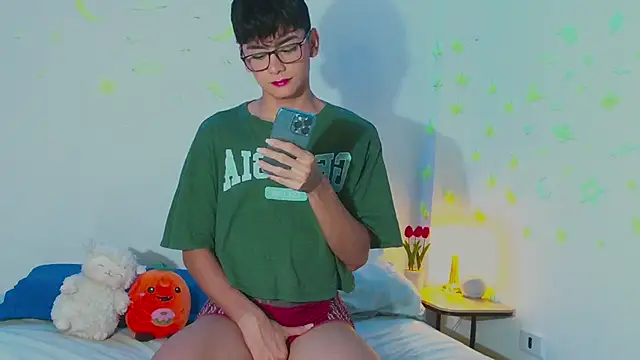 Snapshot of arnold_laurent_ chatting on 02.23.25 arnold laurent  online show from 02.23.25
