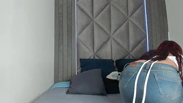 Snapshot of AbbyWathson chatting on 01.13.25 AbbyWathson online show from 01.13.25