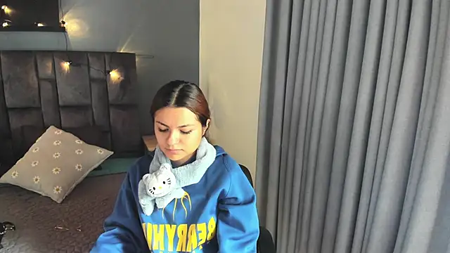 Snapshot of AbbyWathson chatting on 09.18.25 AbbyWathson online show from 09.18.25