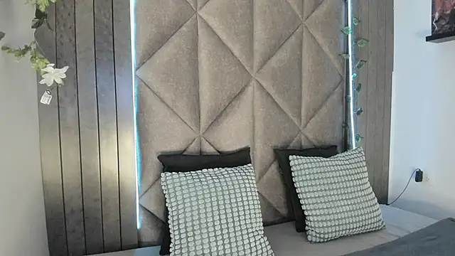 Snapshot of AbbyWathson chatting on 10.13.25 AbbyWathson online show from 10.13.25