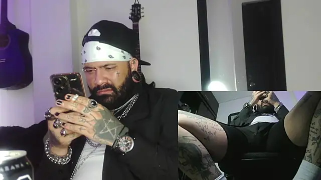 Snapshot of darkclothes chatting on 12.25.24 darkclothes online show from 12.25.24