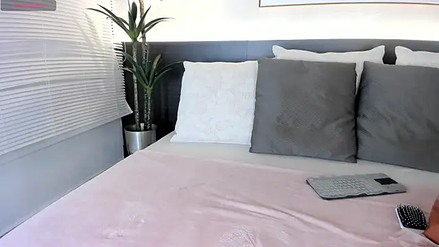 StacyRigel online show from 10.29.25