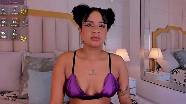 Snapshot of CamilaFoox1 chatting on 02.13.25 CamilaFoox1 online show from 02.13.25