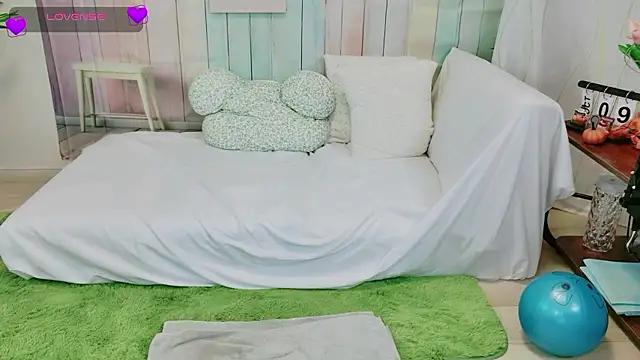 Snapshot of SERA-xx- chatting on 10.09.25 SERA-xx- online show from 10.09.25