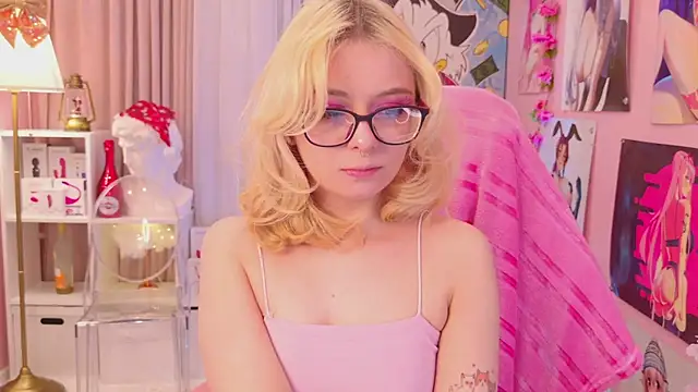 Snapshot of Coconut_Mia chatting on 12.18.24 Coconut Mia online show from 12.18.24