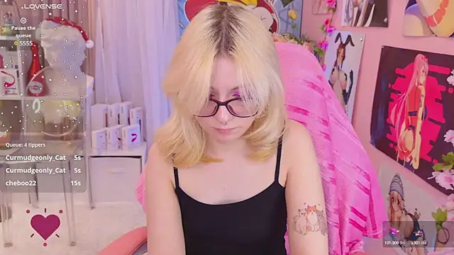 Snapshot of Coconut_Mia chatting on 12.21.24 Coconut Mia online show from 12.21.24