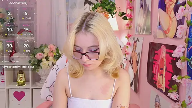 Snapshot of Coconut_Mia chatting on 12.24.24 Coconut Mia online show from 12.24.24