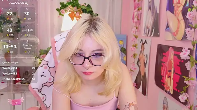 Snapshot of Coconut_Mia chatting on 12.26.24 Coconut Mia online show from 12.26.24