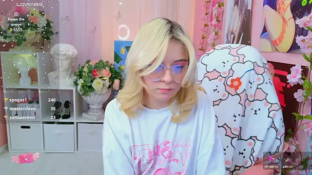 Snapshot of Coconut_Mia chatting on 01.18.25 Coconut Mia online show from 01.18.25