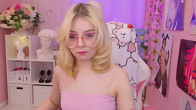 Snapshot of Coconut_Mia chatting on 01.24.25 Coconut Mia online show from 01.24.25