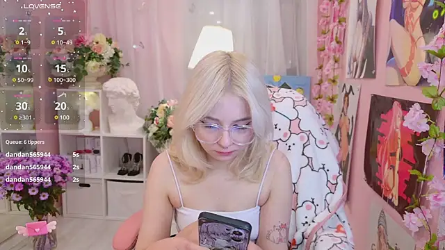 Snapshot of Coconut_Mia chatting on 02.06.25 Coconut Mia online show from 02.06.25