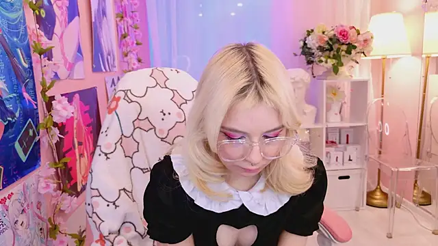 Snapshot of Coconut_Mia chatting on 03.10.25 Coconut Mia online show from 03.10.25