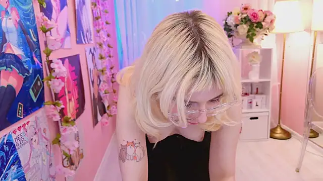 Snapshot of Coconut_Mia chatting on 03.21.25 Coconut Mia online show from 03.21.25